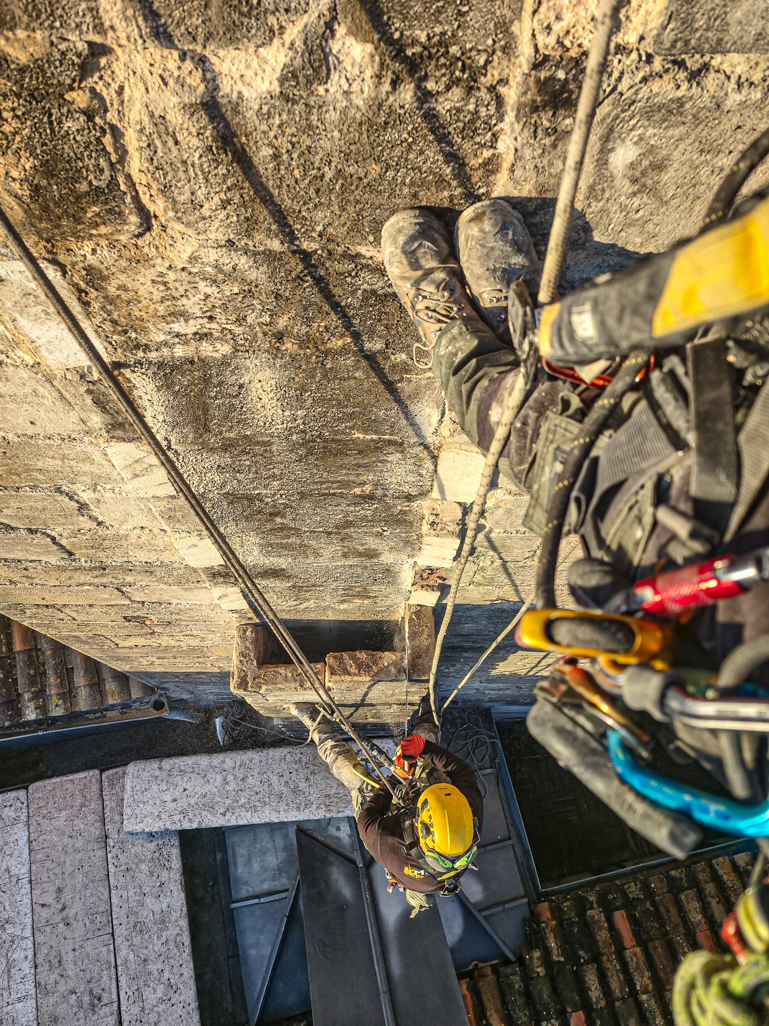 Intervention de cordistes MS Access pour déconstruire sans casser chez SB GESTION à Bordeaux (bâtiment) – 2